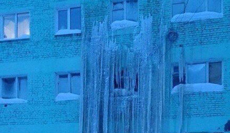 "Люди выживают, как могут. Город скован сплошной глыбой льда": Жители города Дудинка в РФ живут без отопления при 40-градусном морозе, - СМИ. ФОТОрепортаж