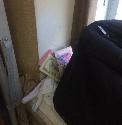 Судья одного из райсудов Днепра попался на взятке 15 тыс. долл., - СБУ 02