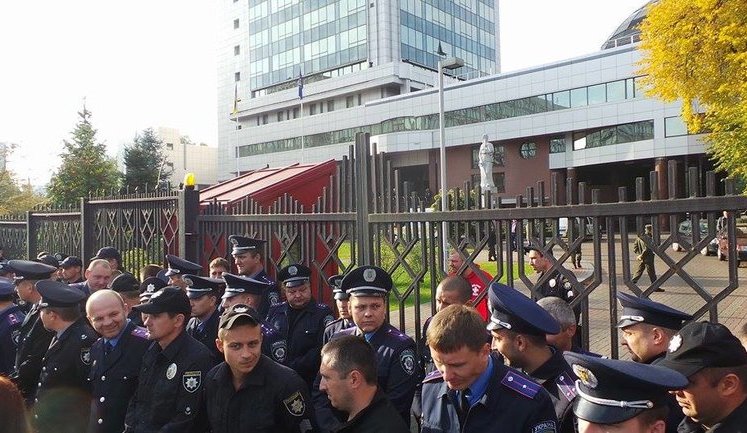 Zaverukha, Romaniuk, and Kosheliuk suspected of murder of police officers brought to Appeal Court of Kyiv. PHOTOS+VIDEO