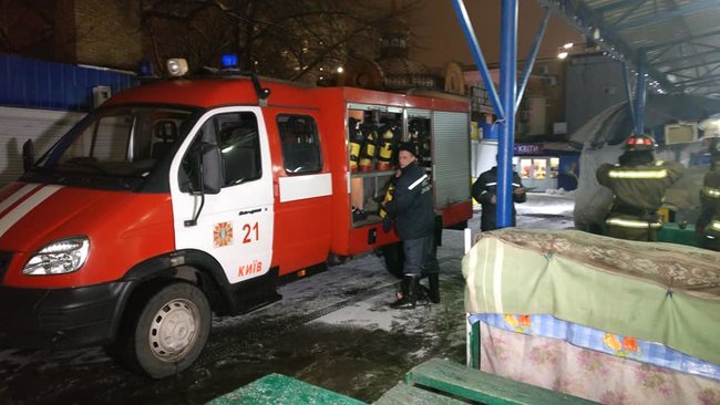 Ликвидирован пожар на рынке Левобережный в Киеве, - ГСЧС 01