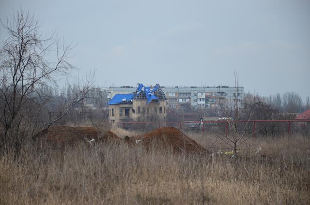 Бойовики обстріляли житлові райони Красногорівки 02
