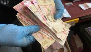 Військова посадовиця брала 500 грн за день відсутності на службі