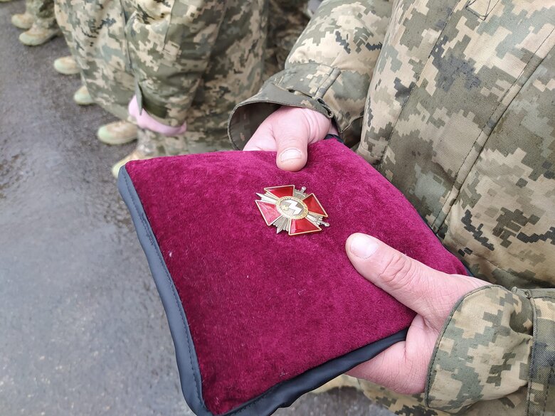 У Кропивницькому попрощалися з пілотом штурмовика Олександром Жибровим, який спрямував свій літак на скупчення ворожої техніки 04