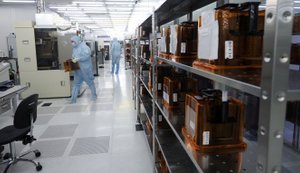 Усі гроші – на війну: В Росії через брак коштів зупинили розробку обладнання для виробництва власних мікросхем