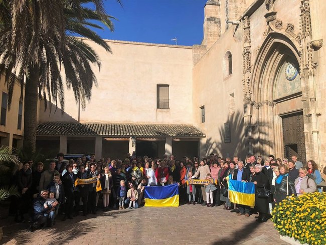 Незаконно удерживаемых Россией моряков поддержали украинцы Испании 02