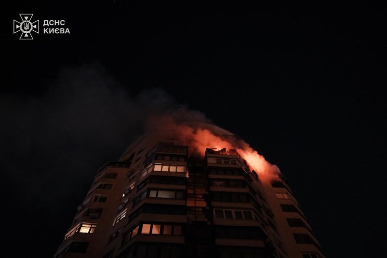 Нічна атака РФ на Київ: поранені, пожежі та руйнування у п’яти районах