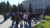 Підприємці пікетували РДА в Тульчині через карантин: "Податкова "наїжджає", щоб заплатили податки за найманих працівників. А де ці гроші взяти?". ФОТО
