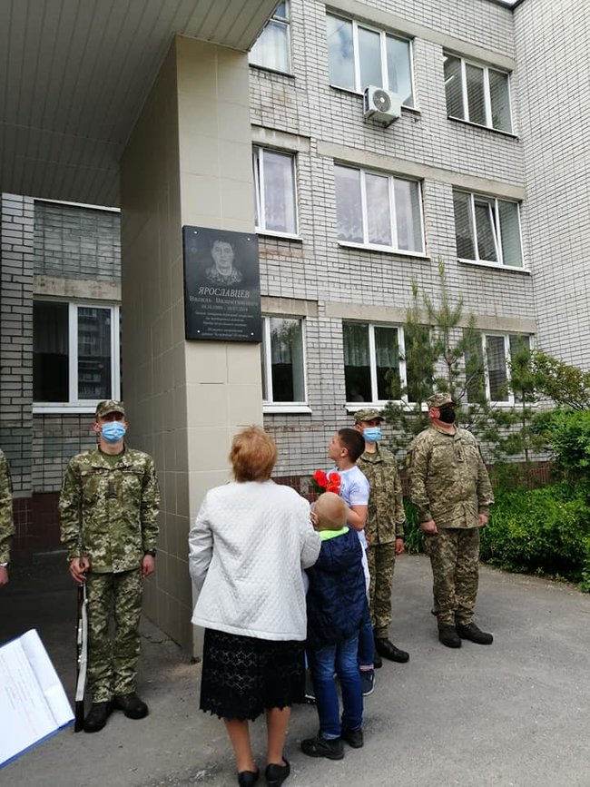 Меморіальну дошку загиблому на Донбасі воїну 93-ї ОМБр Василю Ярославцеву відкрили в Дніпрі 04