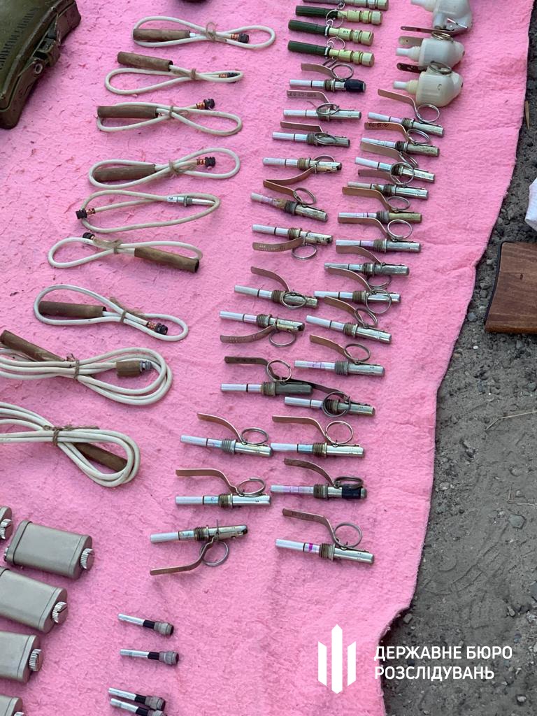 Полицейский организовал банду, которая занималась сбытом оружия, боеприпасов и взрывчатки криминалитету 05 Полицейский организовал банду, которая занималась сбытом оружия, боеприпасов и взрывчатки криминалитету 05