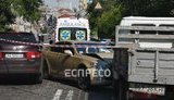 Lexus вылетел на встречку под новым пешеходным мостом в Киеве: водитель не выжил. ФОТОрепортаж