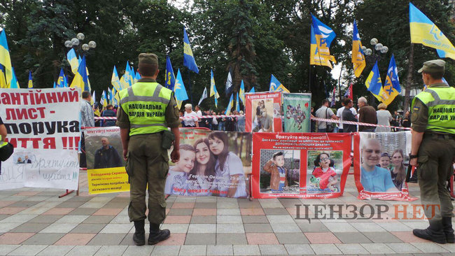 Say NO to elections under Yanukovych law, - protesters demand electoral reform implementation outside Rada 06