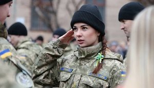 В Минобороны анонсировали изменения по военному учету женщин: "Прямо сейчас идти в центры комплектования не надо". ВИДЕО
