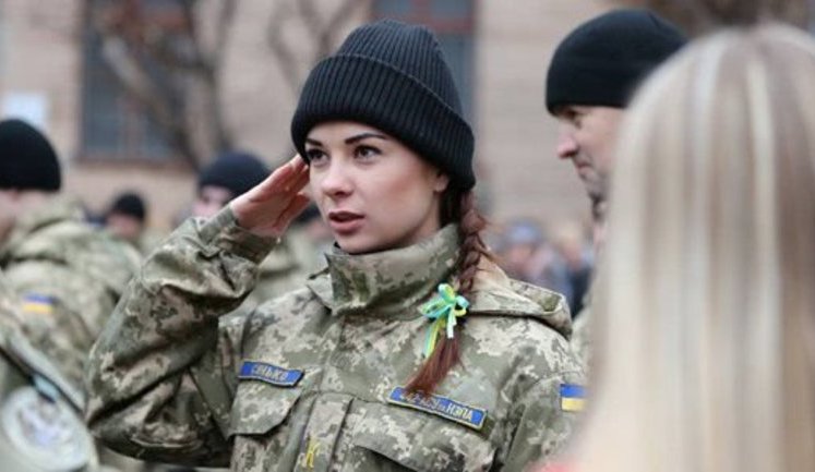 В Минобороны анонсировали изменения по военному учету женщин: "Прямо сейчас идти в центры комплектования не надо". ВИДЕО