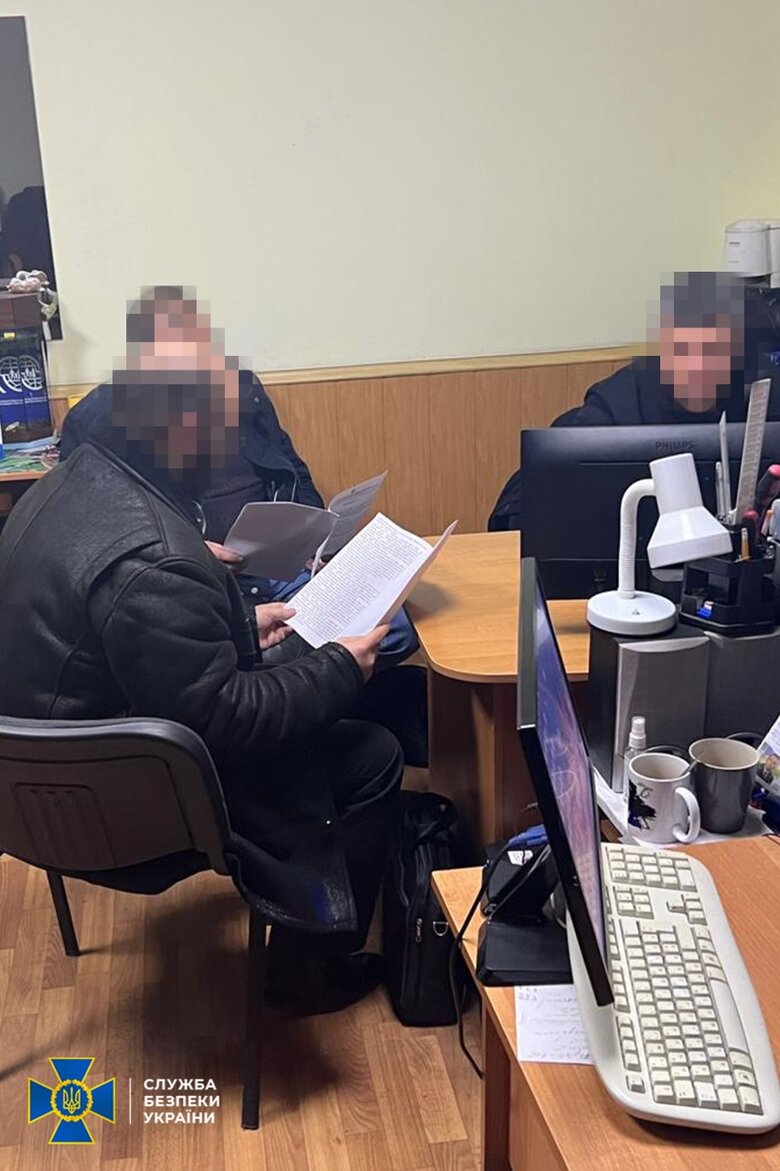 Обшуки у єпархіях УПЦ МП у 4 областях: виявлено агітаційні листівки об’єднання Медведчука, російські триколори та колишні склади окупантів, - СБУ 10