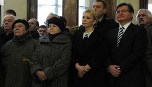 Тимошенко и Герман пришли попрощаться с Михайлиной Коцюбинской. ФОТОрепортаж