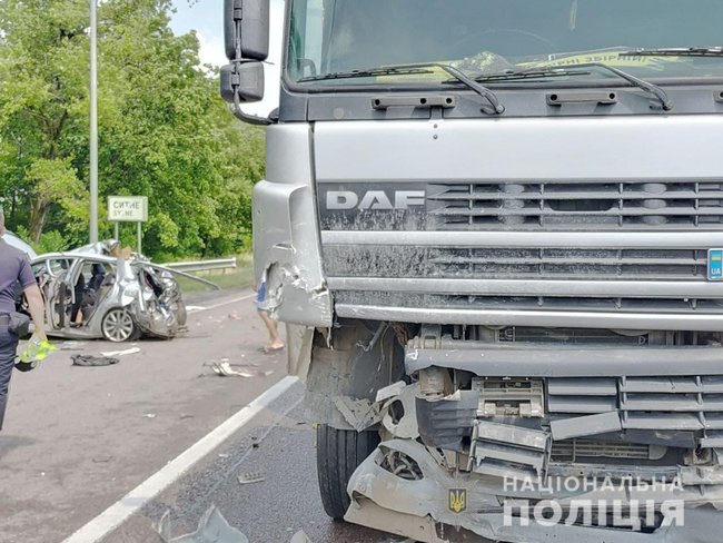 Внаслідок ДТП на Рівненщині загинуло двоє студентів-іноземців, - поліція 04