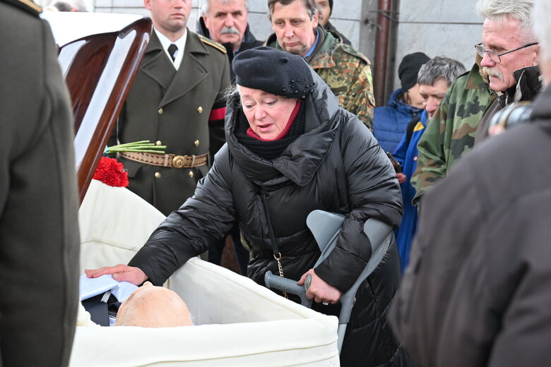 Прощання з Хмарою