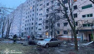 Враг нанес авиаудар по жилому кварталу Краматорска: погиб человек, есть раненые. ФОТОРЕПОРТАЖ