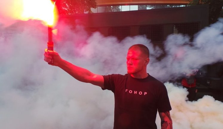 "Телеміст - Путіну під хвіст", - націоналісти провели під каналом NewsOne акцію проти телевізійного діалогу з Москвою. ВІДЕО+ФОТОрепортаж