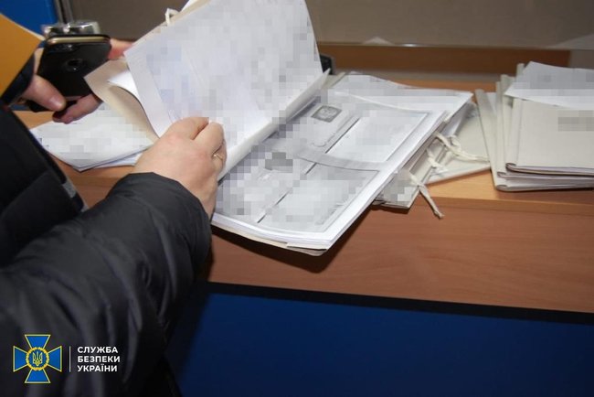 Пресечена деятельность по легализации иностранцев на Черниговщине. К схеме причастны чиновники облуправления Госмиграции и военнослужащие ГПСУ, - СБУ 06
