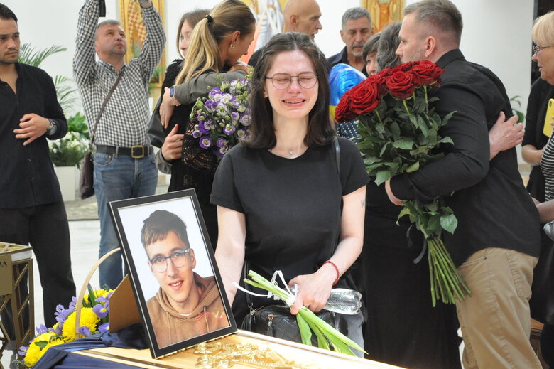 В Киеве попрощались с 21-летним воином Остапом Онистратом 11
