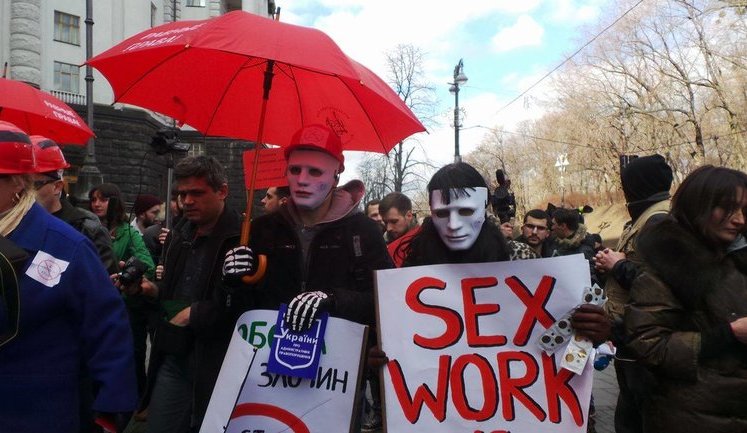 "Секс-работа - тоже работа!" и "Налоги вместо штрафов!": в Киеве прошел первый марш работников секс-индустрии. ВИДЕО+ФОТОрепортаж