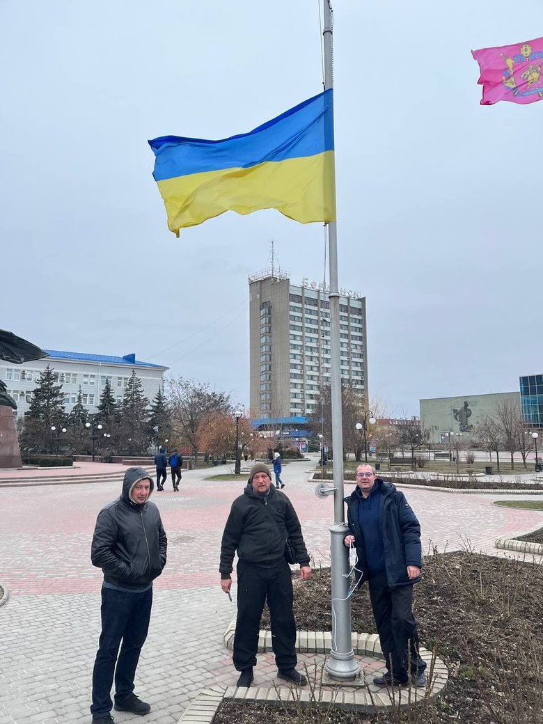 ВСУ уничтожили технику оккупантов на Бердянском аэродроме ударом Точки-У, - исполком 04
