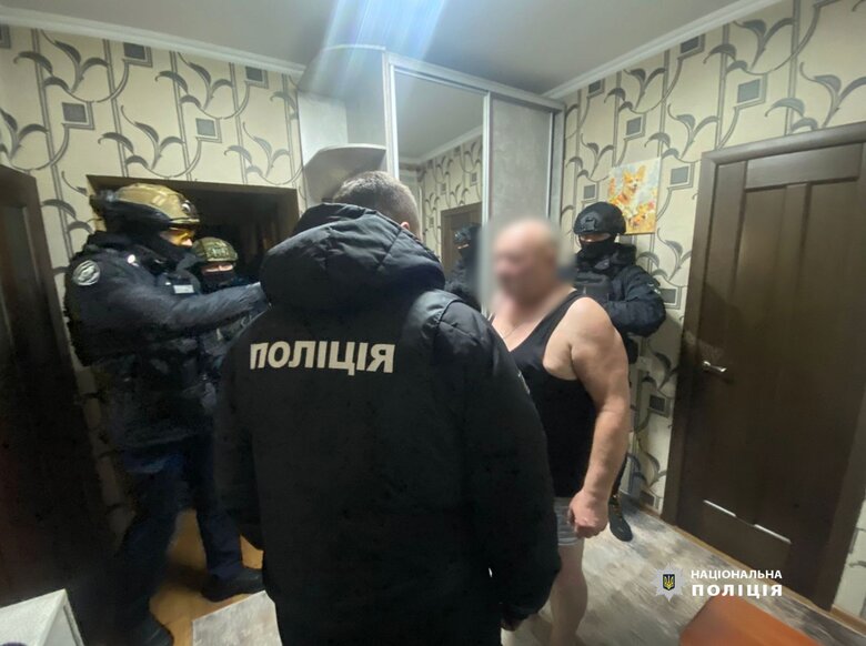 посадовці допомагали ухилянтам виїхати за кордон
