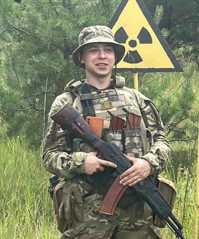 Військовослужбовець Денис Гнатюк про загиблого сина: По ньому було зрозуміло: ця війна його осторонь не обійде, він не відсиджуватиметься 06