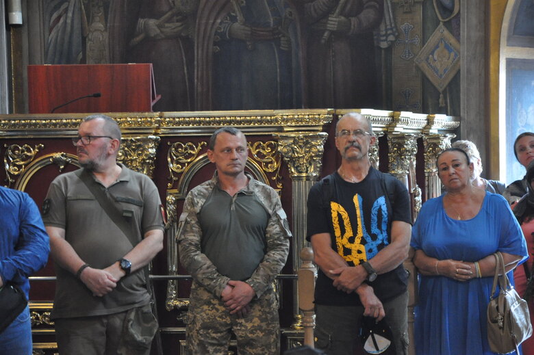 Із загиблим в бою з окупантами воїном Романом Барвінком (Скрипалем) попрощалися в Києві 41