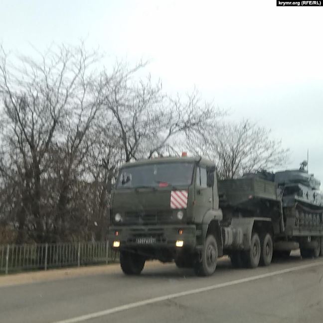 Окупованим Кримом до адмінмежі рухалися вантажівки з зенітними установками, - ЗМІ 01