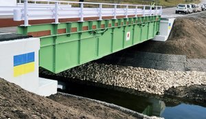 На Тернопільщині встановили перший в Україні японський модульний міст