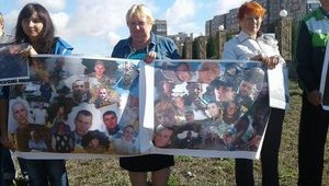 Мы просим Европу надавить на РФ, чтобы она забрала своих вооруженных садистов с нашей земли, - жители Донетчины обратились к главам МИД Германии и Франции. ФОТОрепортаж