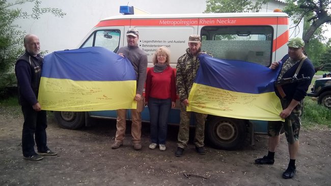 Волонтер Валентина Варава: Ми передали на фронт 71 автомобіль, а також десятки фур медичної гуманітарки для лікарень України. А в січні 20-го року Мінсоц виключив нас з Єдиного реєстру отримувачів гуманітарної допомоги 09