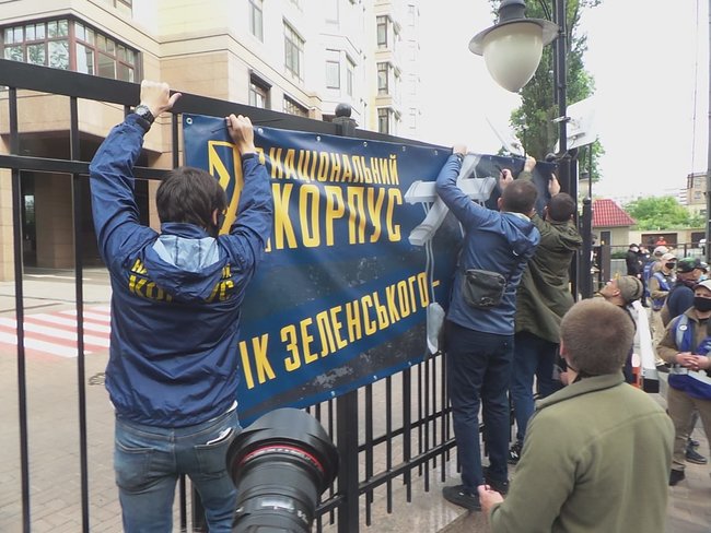 Участники акции Стоп реванш протестовали у дома Зеленского 07