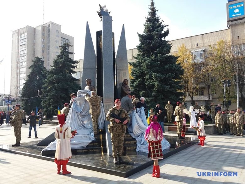 У Житомирі відкрили памятник Захисникам України у війні з російським агресором 07