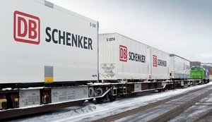 Одна з найбільших європейських логістичних компаній DB Schenker зупиняє перевезення вантажів до Росії