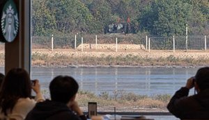 У КНДР помітили 122-мм САУ біля кордону з Південною Кореєю
