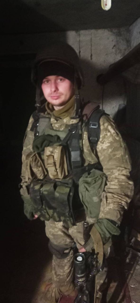 Бойовий медик Олександр Волков – про реалії війни: Знявши з ноги командира берці, побачив, що фаланги пальців повністю перебиті. Але він тримався достойно… 10 Бойовий медик Олександр Волков – про реалії війни: Знявши з ноги командира берці, побачив, що фаланги пальців повністю перебиті. Але він тримався достойно… 10