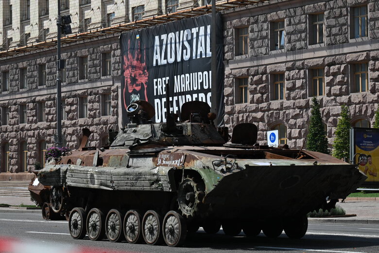 Выставка уничтоженной военной техники РФ на столичном Крещатике 34