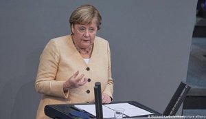 Будь-яка подальша агресія проти суверенітету України буде дорого коштувати, - Меркель