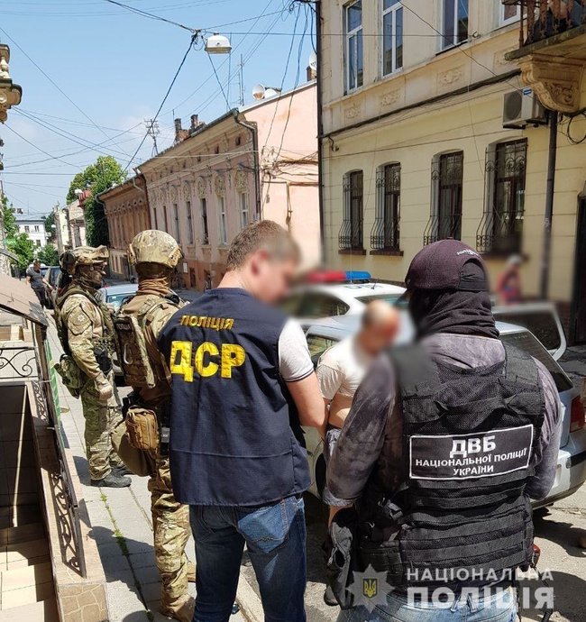 Деятельность группы наркодилеров пресечена на Буковине, - Нацполиция 05