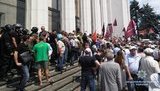 Під час сутичок під Радою постраждало троє поліцейських, затриманий мітингувальник був п
