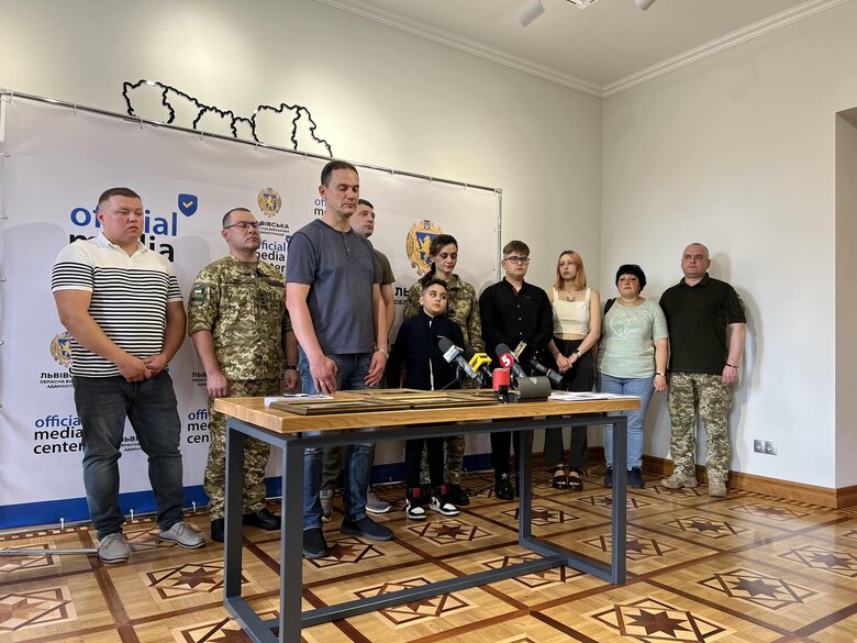 В Україні випустили марки з портретами полеглих прикордонників 06