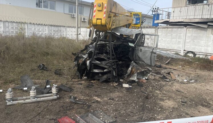 Car hit by anti-tank mine explodes in Makariv, Kyiv region, injuring 3 people. PHOTO
