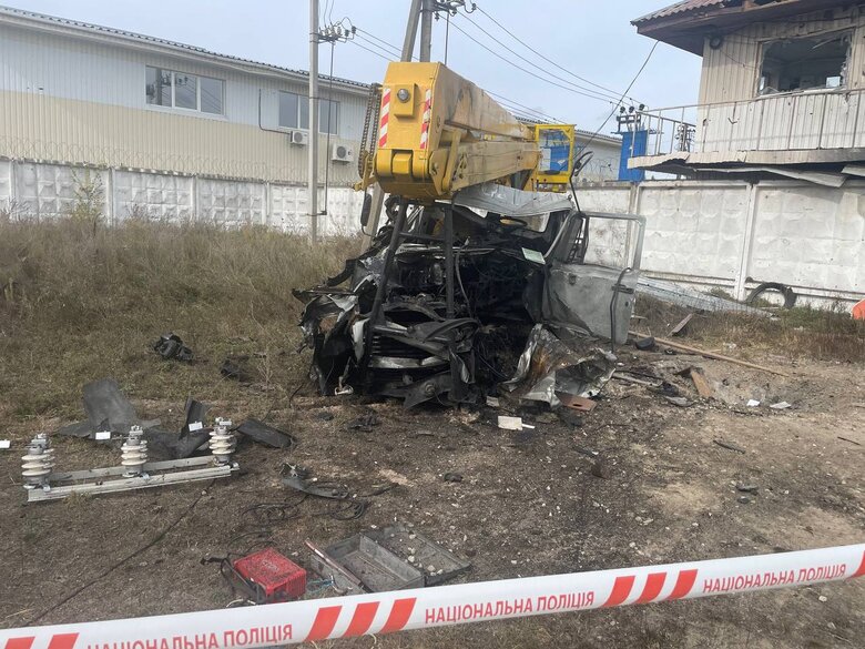 Car hit by anti-tank mine explodes in Makariv, Kyiv region, injuring 3 people 01