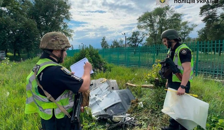In Desnianskyi district of Kyiv, bomb disposal experts recovered warhead from downed ’Geran-2’ drone. PHOTOS