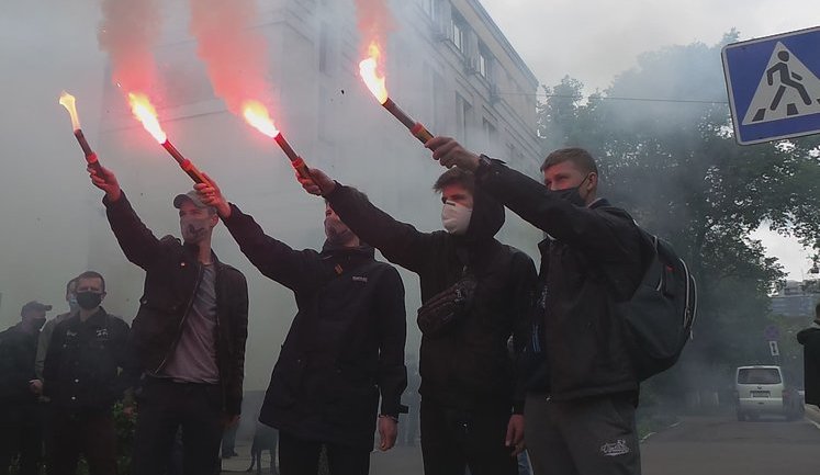 Активісти пікетували МВС на підтримку поета Хаєцького, обвинуваченого у справі про пожежу в одеському коледжі: "Досить саджати невинних". ВІДЕО+ФОТОрепортаж