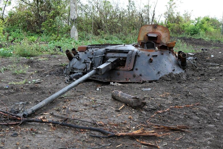 Украинские воины показали остатки российской техники 09