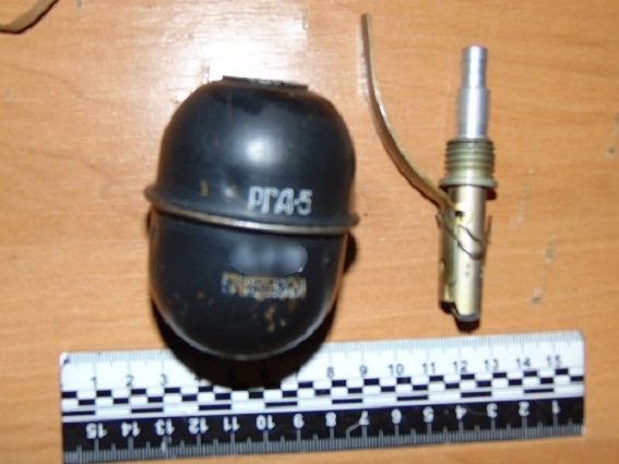 Поліцейські затримали в Соломянському районі Києва чоловіка, який погрожував підірвати гранату в кафе 01
